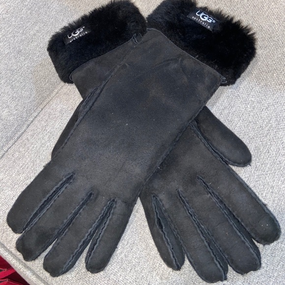 Black Ugg Gloves with Faux Fur - Picture 1 of 1